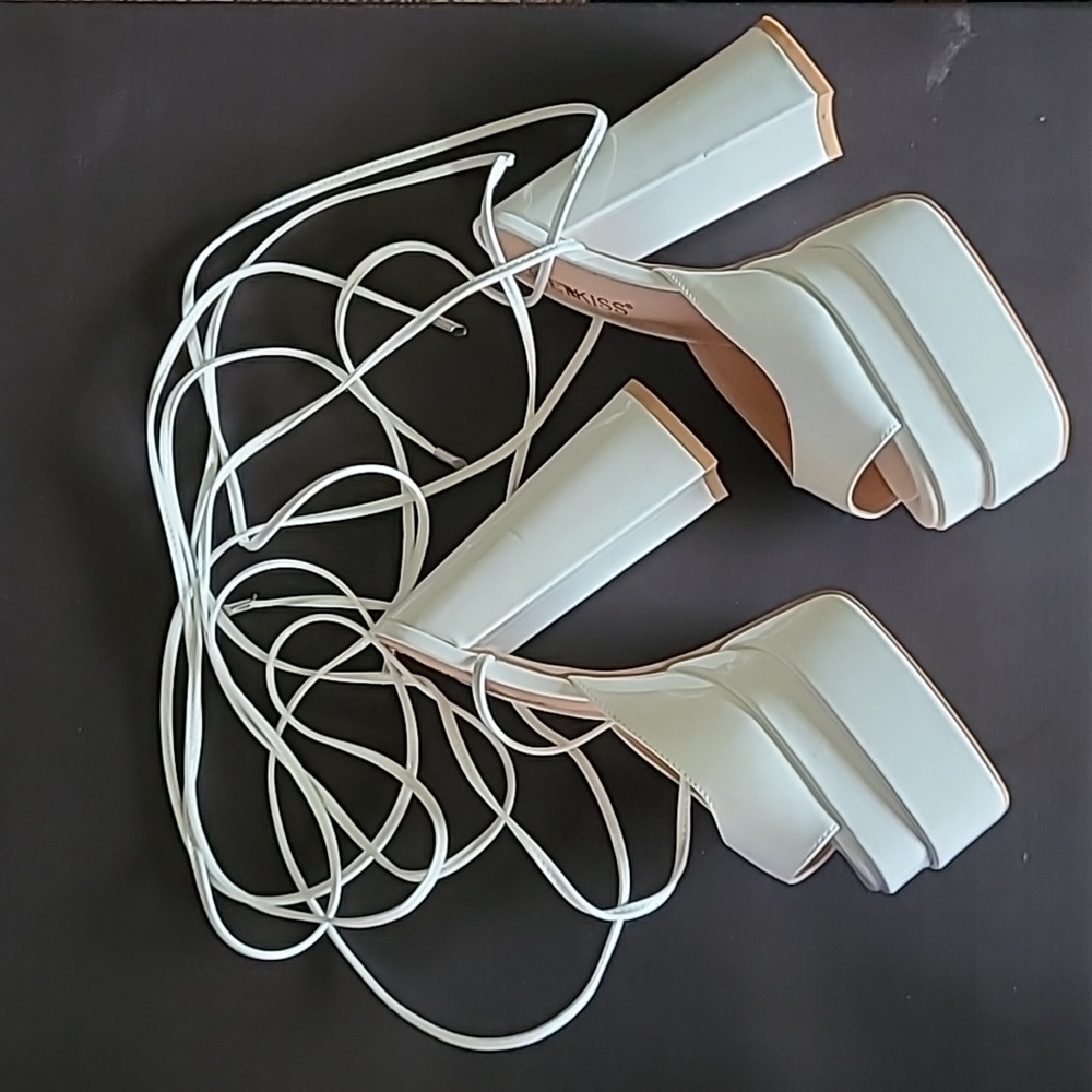 Wetkiss 7 Chunky Heel and Lace Up Strappy Open Toe Design Platform Heels